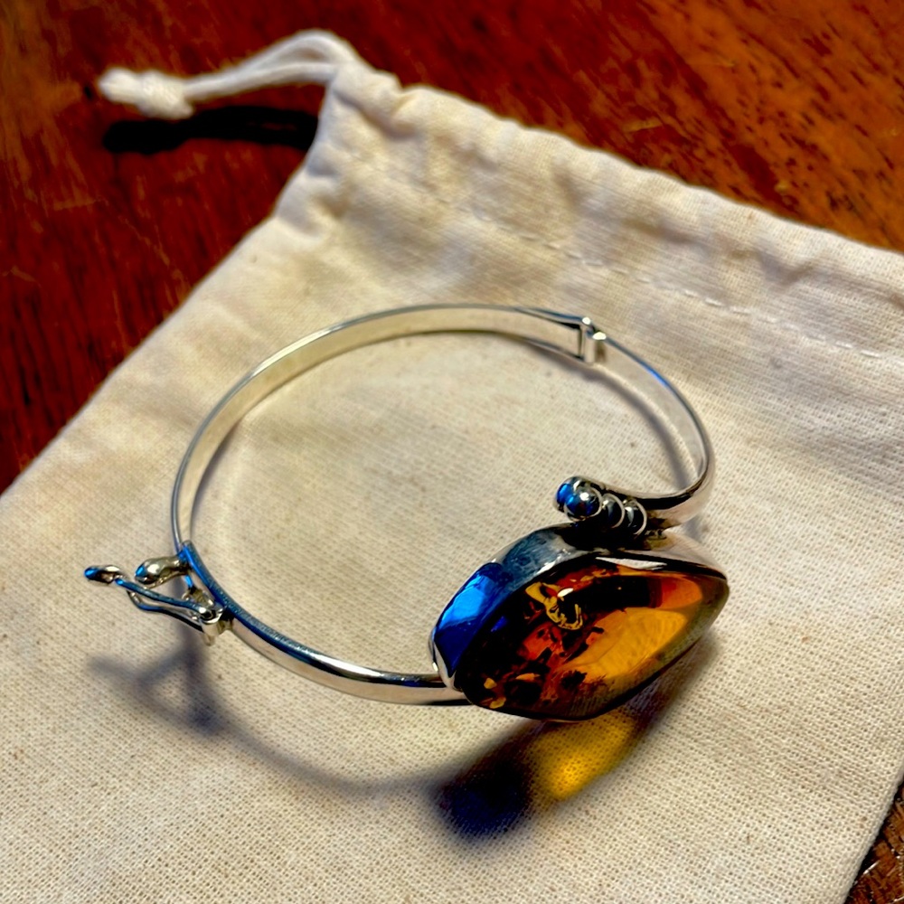 Silver with chihlimbar stone bracelet